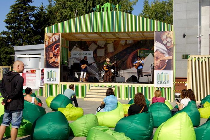 сцена фестиваля фермерской еды Свое в Барнауле_rekportal.ru.jpg