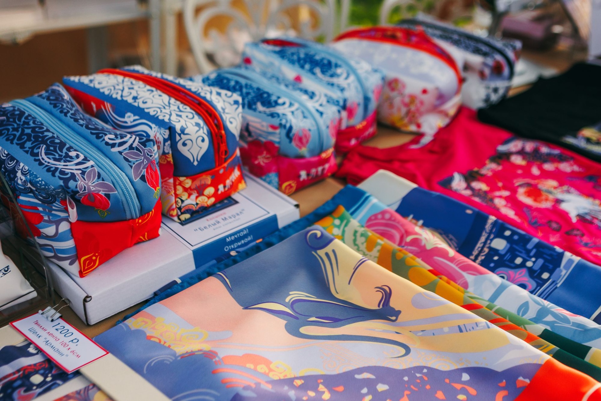 текстиль с мотивами Алтая на фестивале Цветение маральника_Елена Захарова.jpg