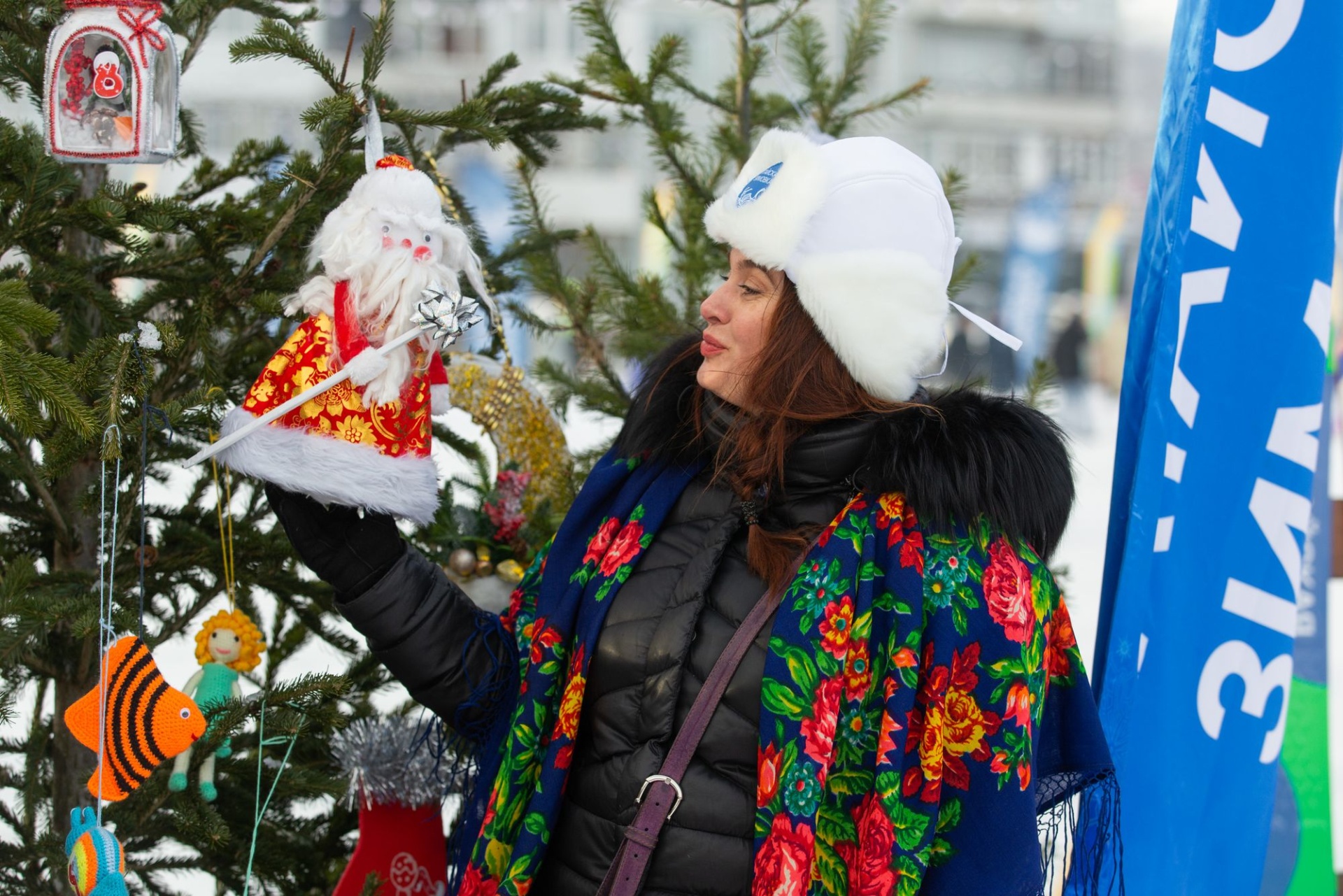 елка Алтайской зимовки с игрушками конкурсантов_Всеволод Клещев.jpg