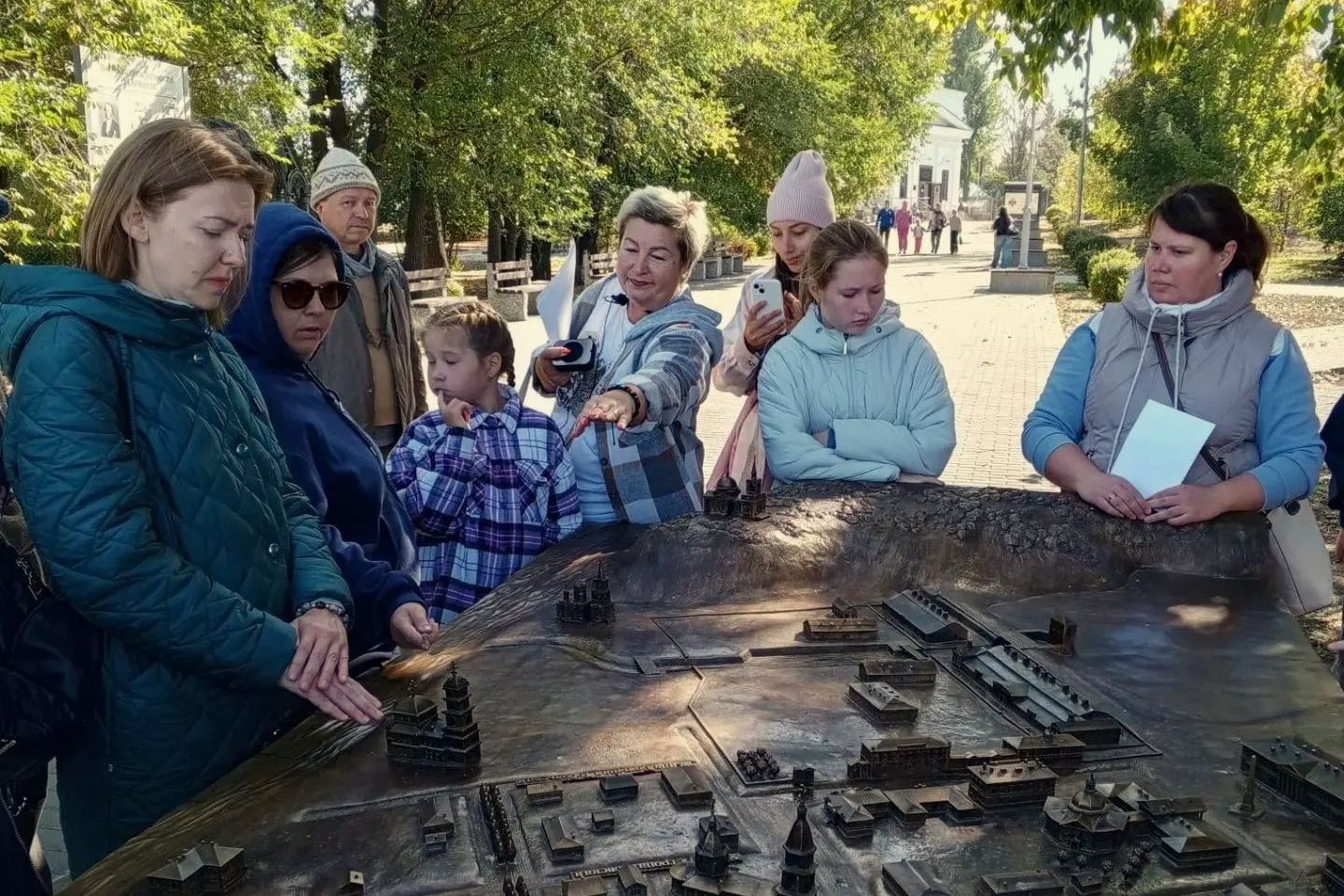 Наталья Беспалова ведет квест-экскурсию АГИК Серебряный код Демидова в День туризма_agik22.ru.jpg Наталья Беспалова ведет квест-экскурсию АГИК Серебряный код Демидова в День туризма_agik22.ru.jpg