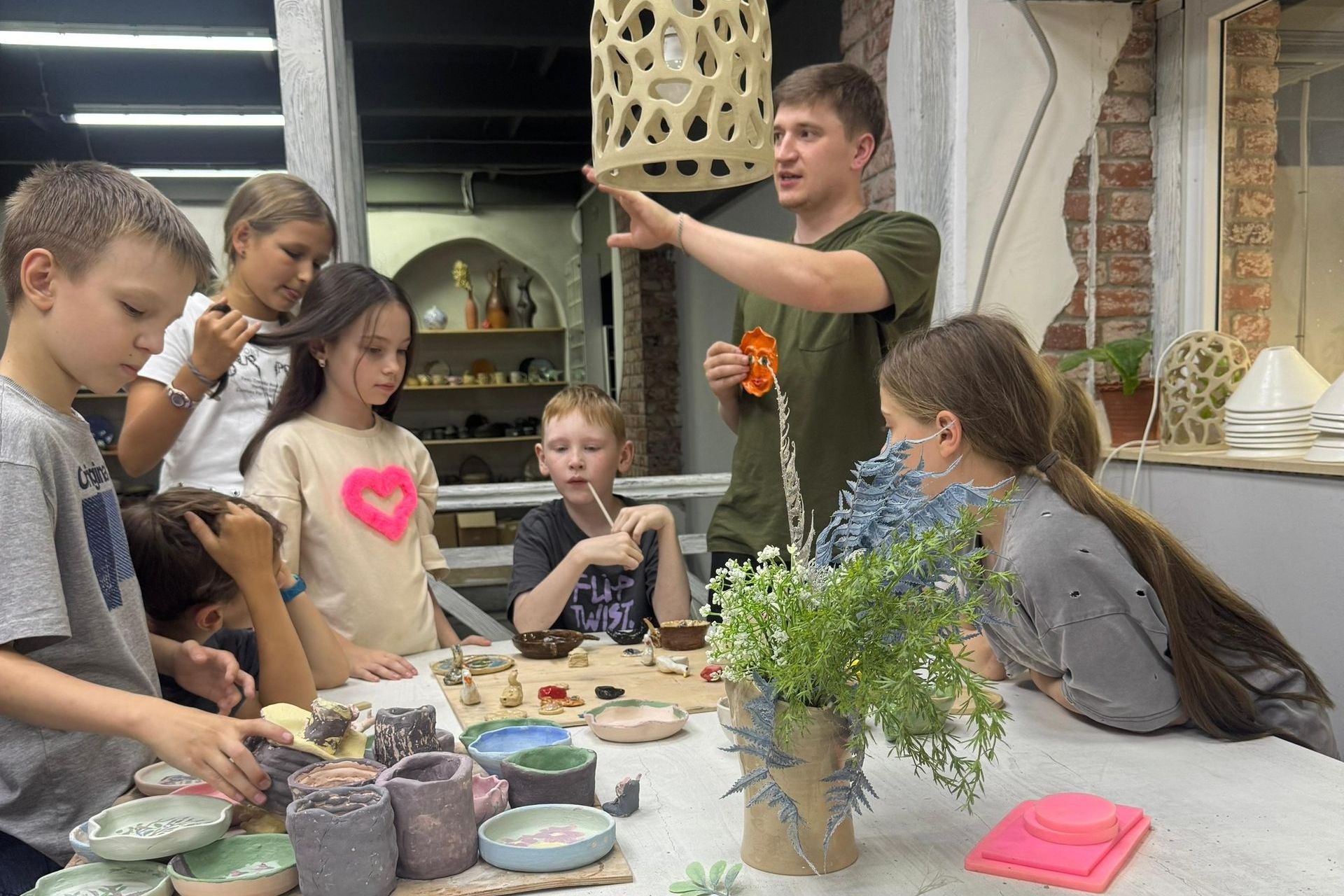 занятие в гончарной школе Михаила Бывших MANOS_manos.ceramicschool.jpg