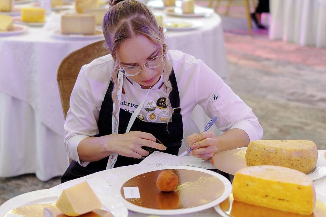 Маргарита Черданцева - приглашенный эксперт конкурса сыров_akunb.jpg