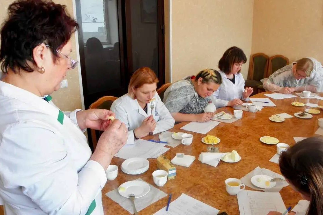 дегустация образцов сыра в Сибирском НИИ сыроделия_tomenko.jpg