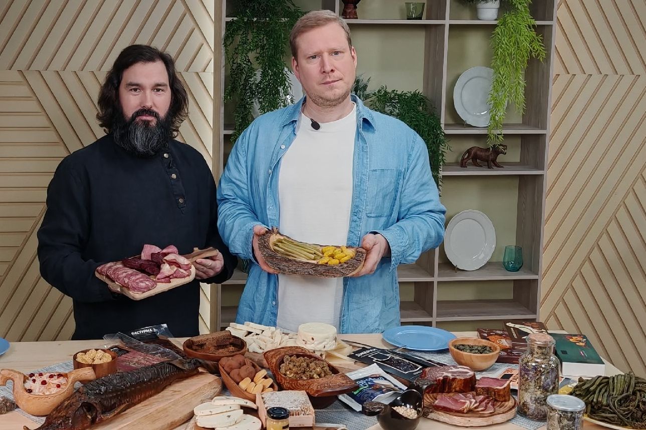 Андрей Мытник с Петром Гутницкий на съемках передачи География на вкус_mytniy17.jpg Андрей Мытник с Петром Гутницкий на съемках передачи География на вкус_mytniy17.jpg