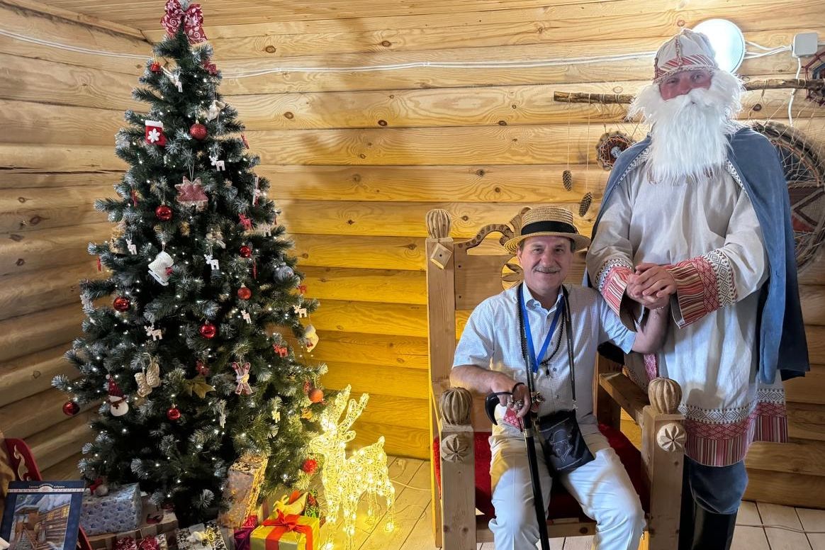 Геннадий Шаталов в резиденции Деда Мороза_gshatalov1966.jpg
