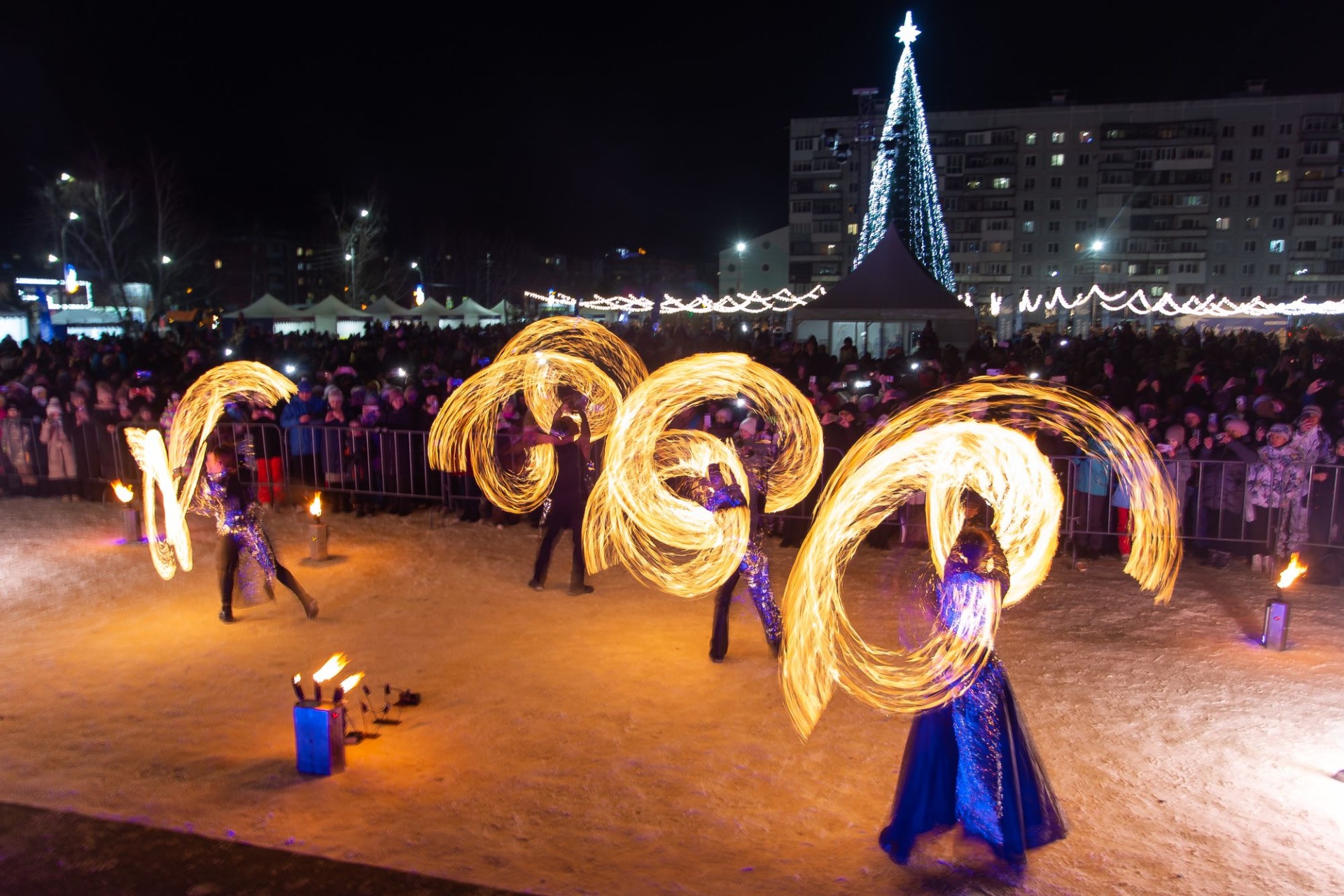 фаер-шоу на Алтайской зимовке_Всеволод Клещев.jpg