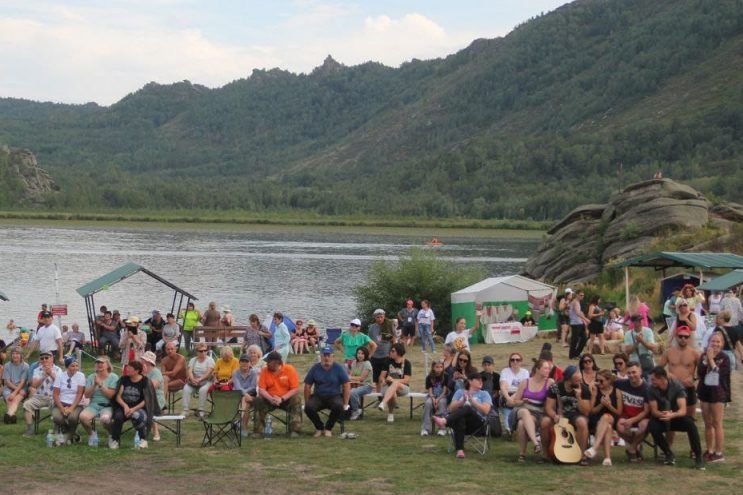 зрители фестиваля Звенигора-2024_киц-змеиногорск.рф.jpg