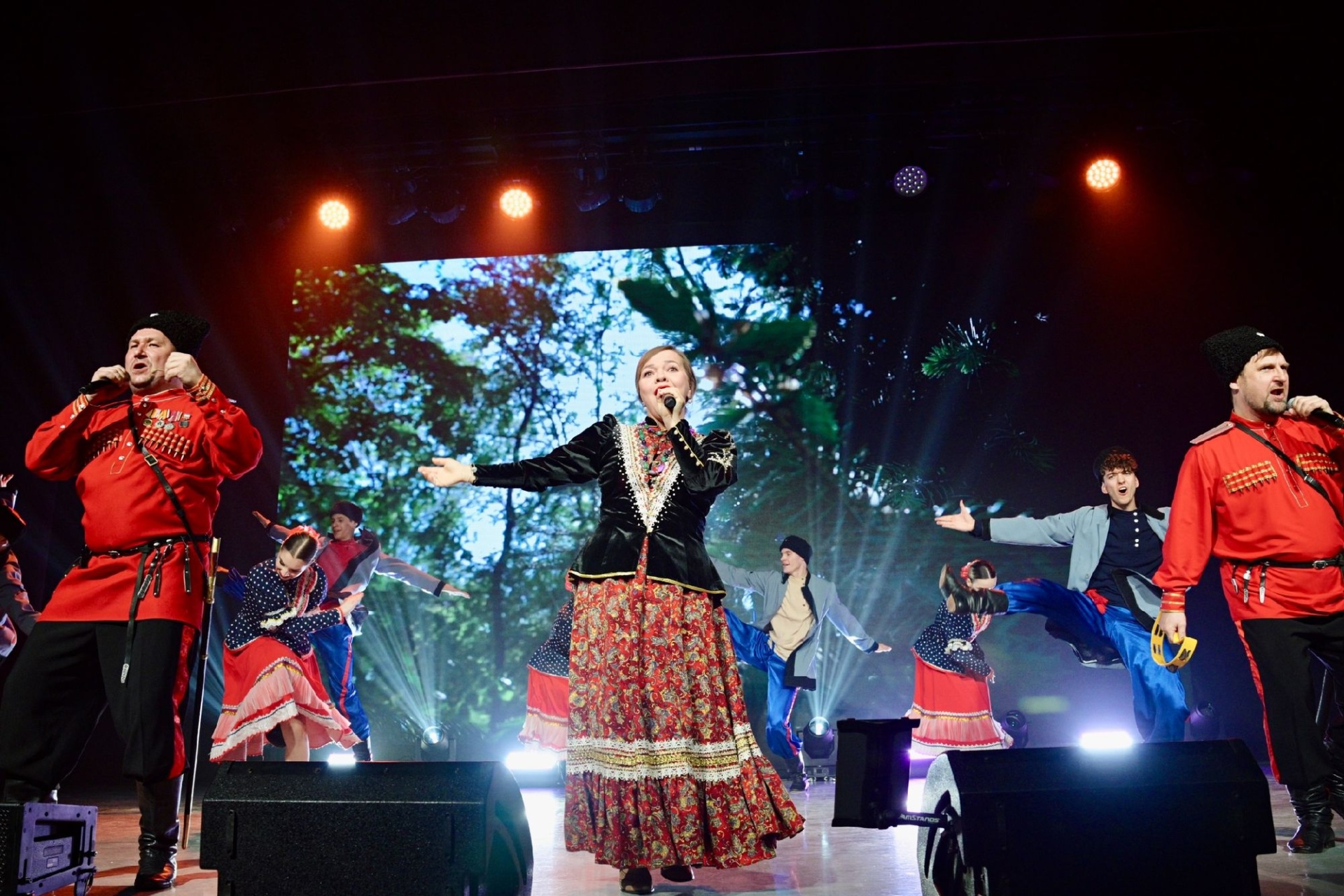 выступление казачьего ансамбля Дуня_siberian.group.dunya.jpg