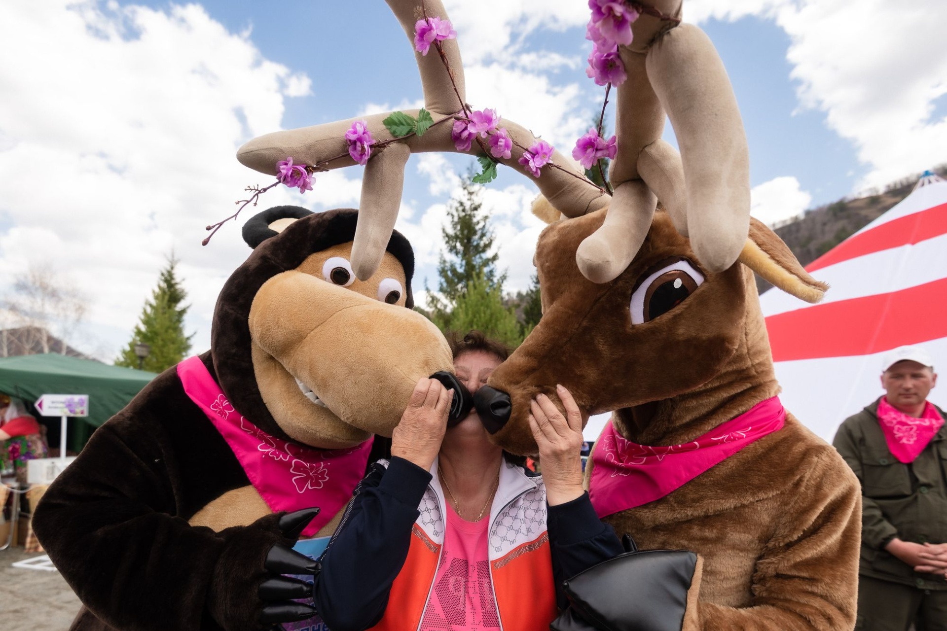ростовые куклы на фестивале Цветение маральника_Сергей Богомолов.jpg