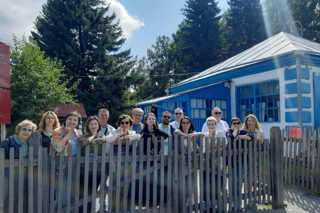 участники семинара литературных музеев в Сростках_koihm.jpg