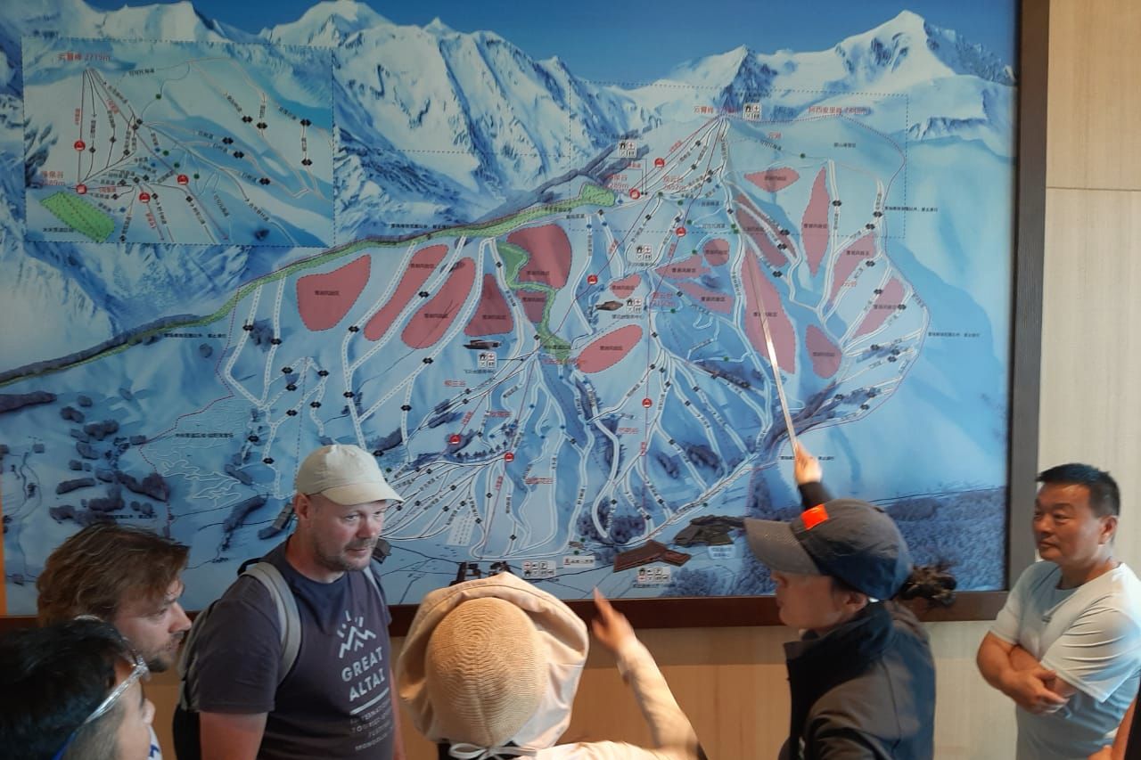 Антон Сергеев во главе алтайской делегации фестиваля Большой Алтай в Китае_Great Altai.jpg