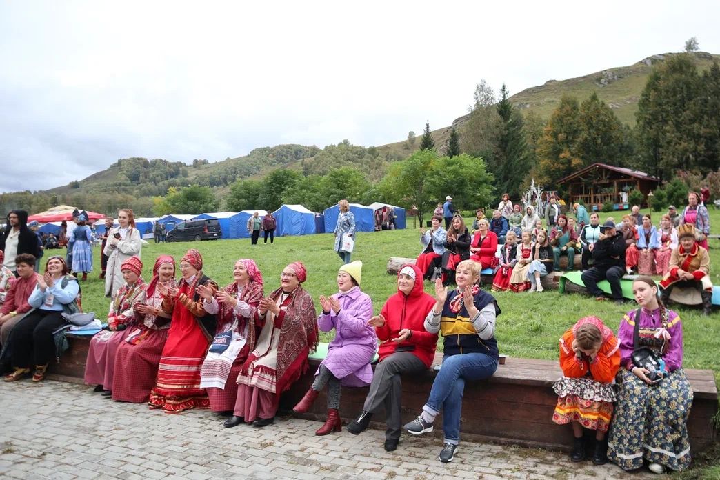 зрители фестиваля Алтайские плетенки_Вячеслав Мерлушкин.jpg зрители фестиваля Алтайские плетенки_Вячеслав Мерлушкин.jpg