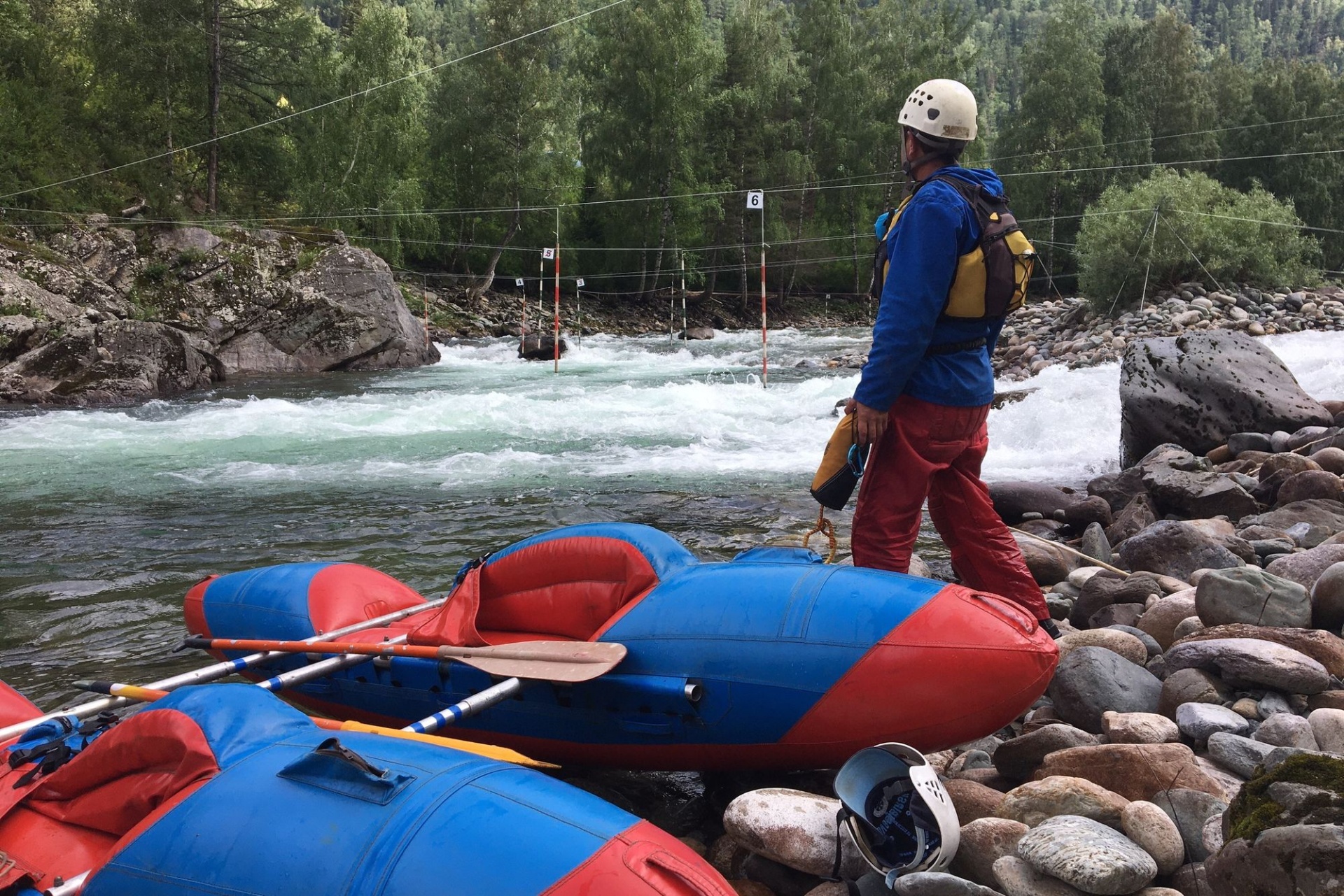 ворота фестивальной дистанции на реке Кумир_Станислав Выродов.jpg