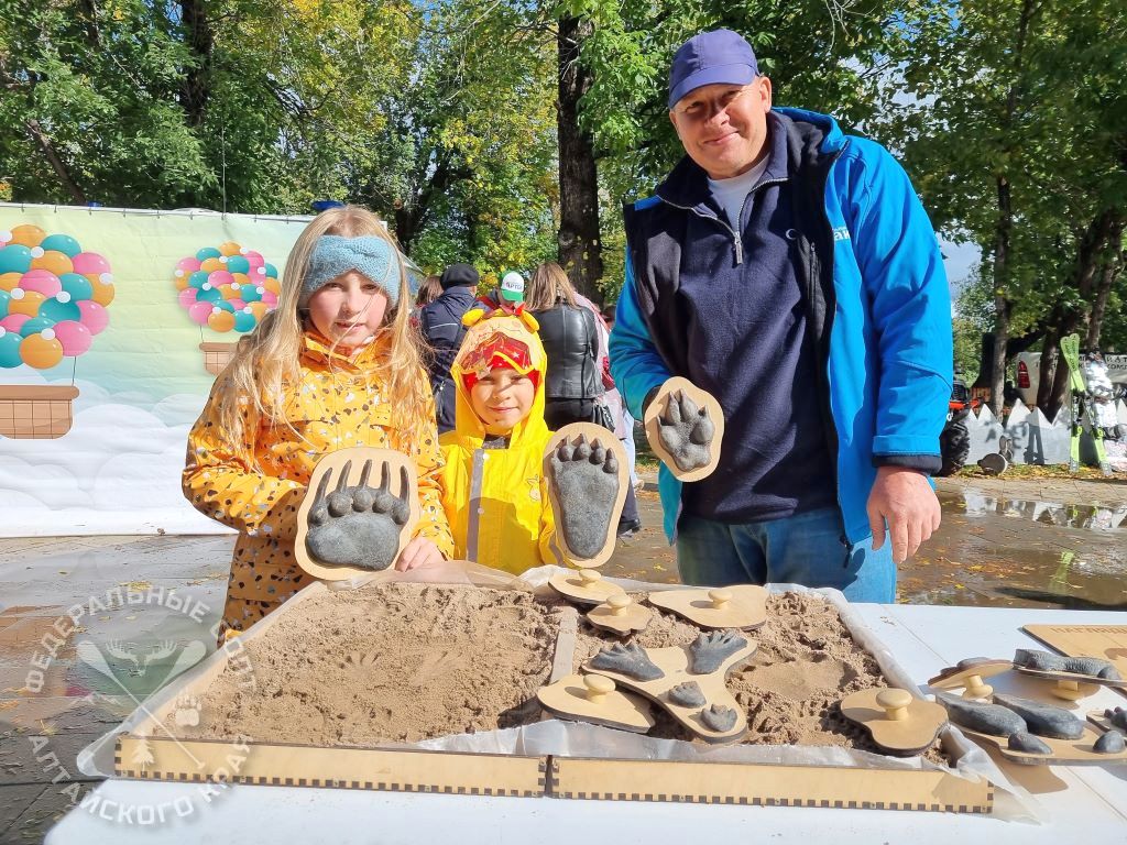 интерактивная площадка Тигирецкого заповедника на туристском фестивале в Изумрудном_oopt22.ru.jpg