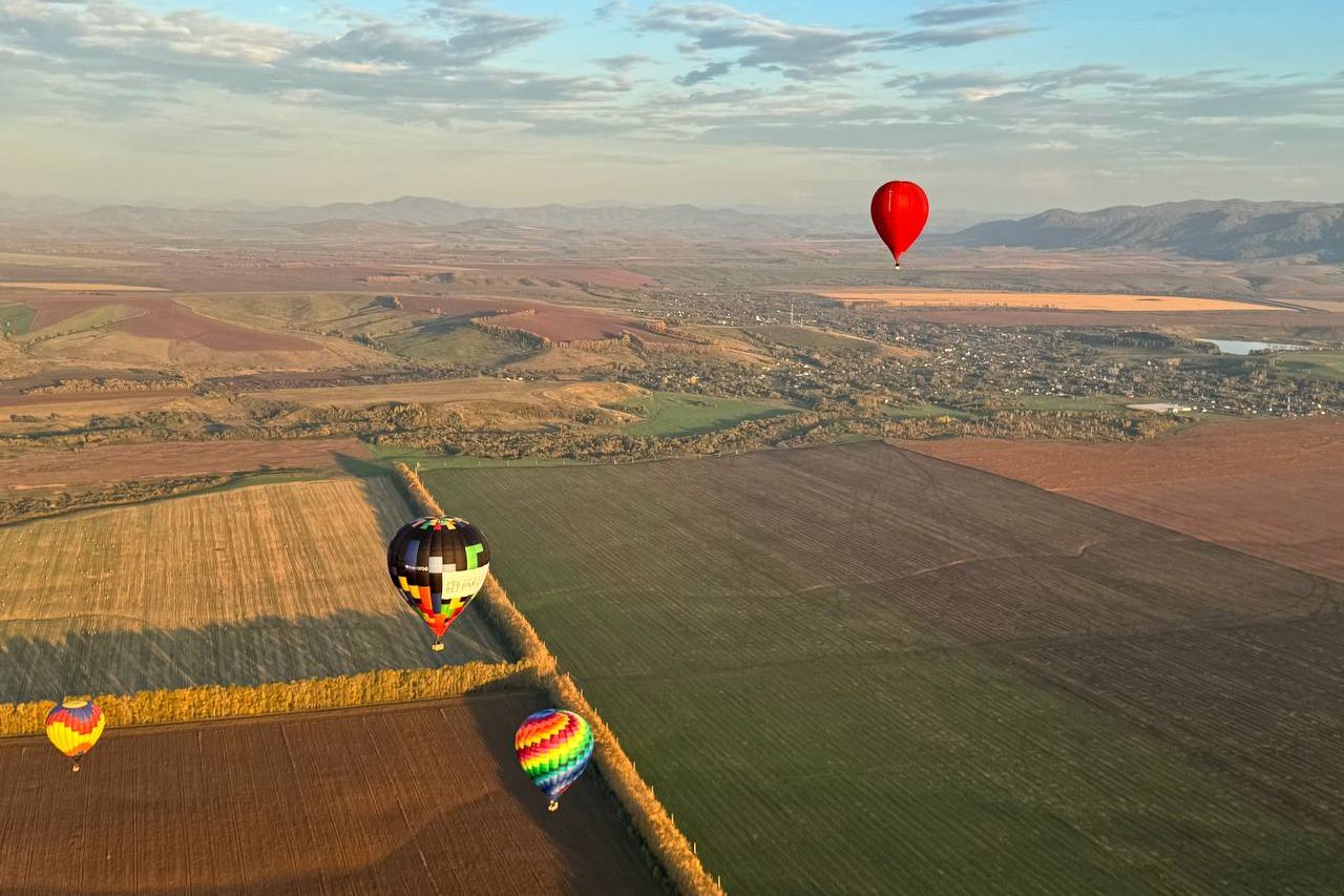 вечерний полет на Осеннем фестивале воздухоплавания_VzletaiAltai2.jpg