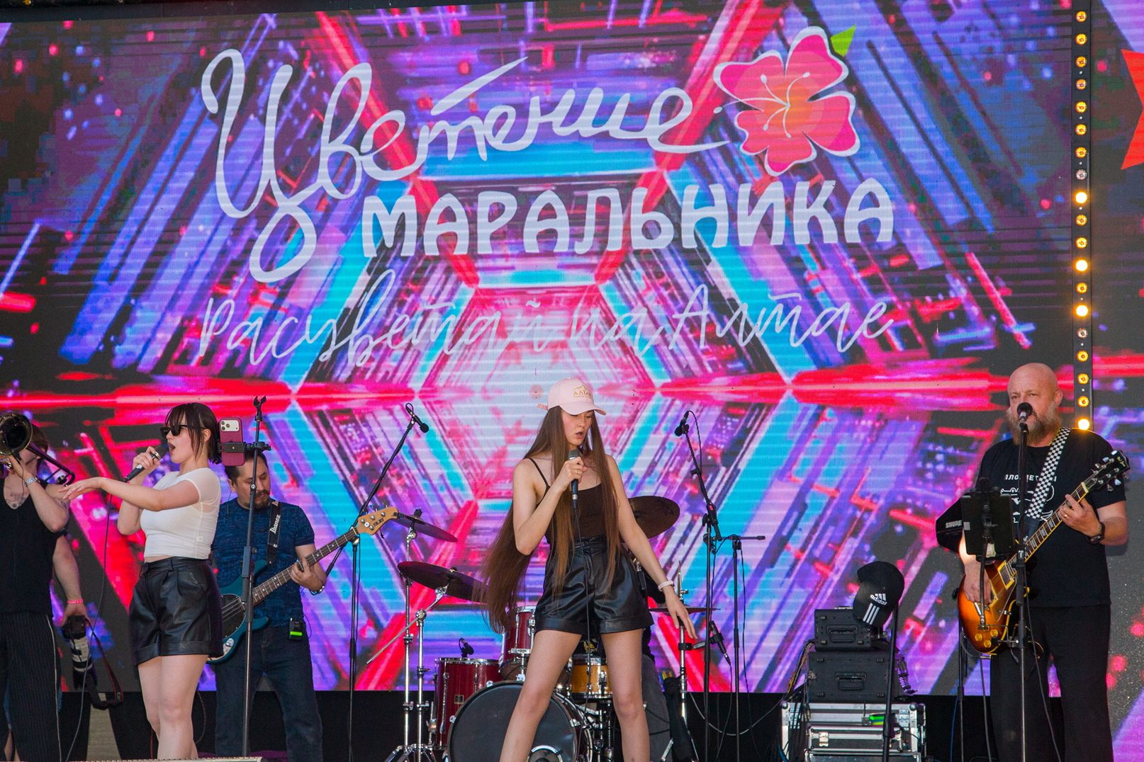 группа Фогель и Ко на фестивале Цветение маральника_Владимир Вдовин.jpg группа Фогель и Ко на фестивале Цветение маральника_Владимир Вдовин.jpg