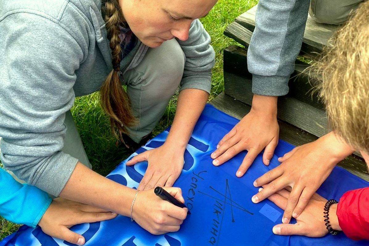 автограф экс-рафтера и космонавта Анны Кикиной на Первенстве России по рафтингу_школа53.рф.jpg