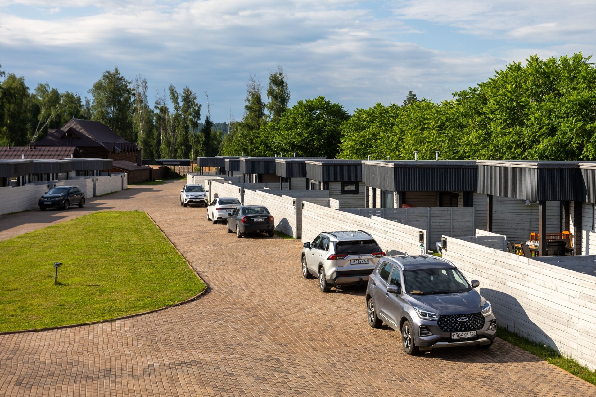 кемп-стоянка у виллы Эстет в парк-отеле Ая_Валерий Степанюк.jpg