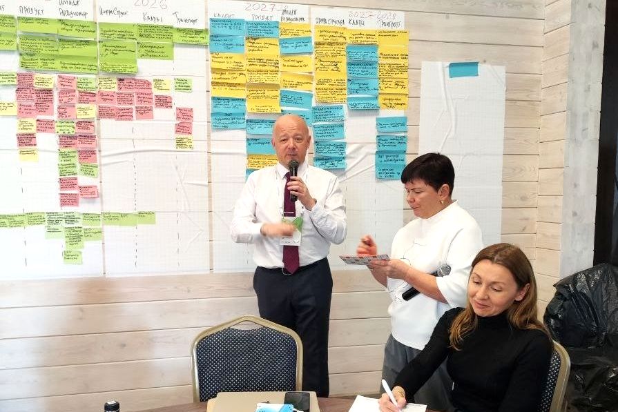 Михаил Данилов ведет стратсессию Сибмедфорума_aotrf.jpg