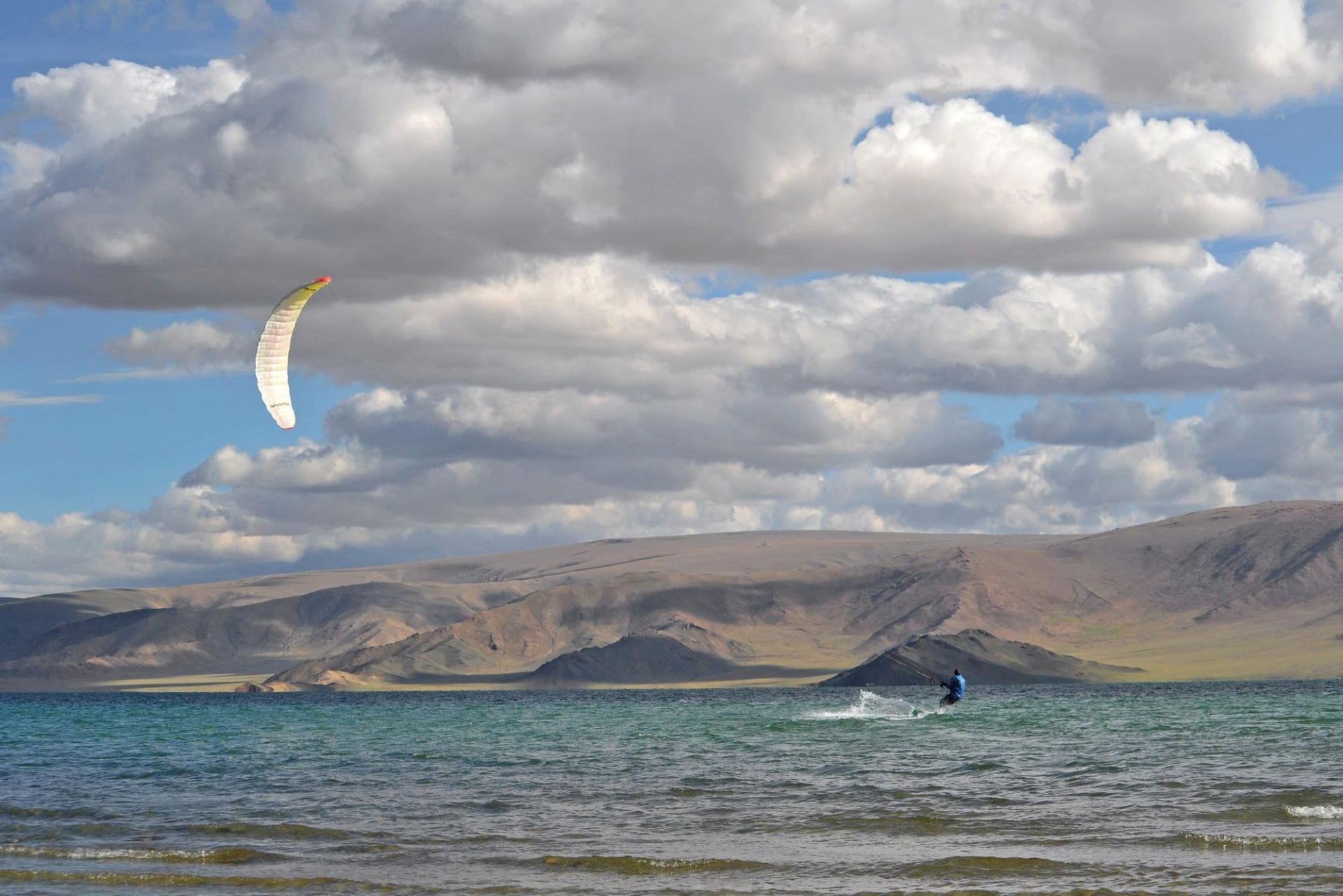 кайтинг на озере Толбо-Нуур на фестивале Большой Алтай-Монголия-2023_Владимир Синицин.jpg