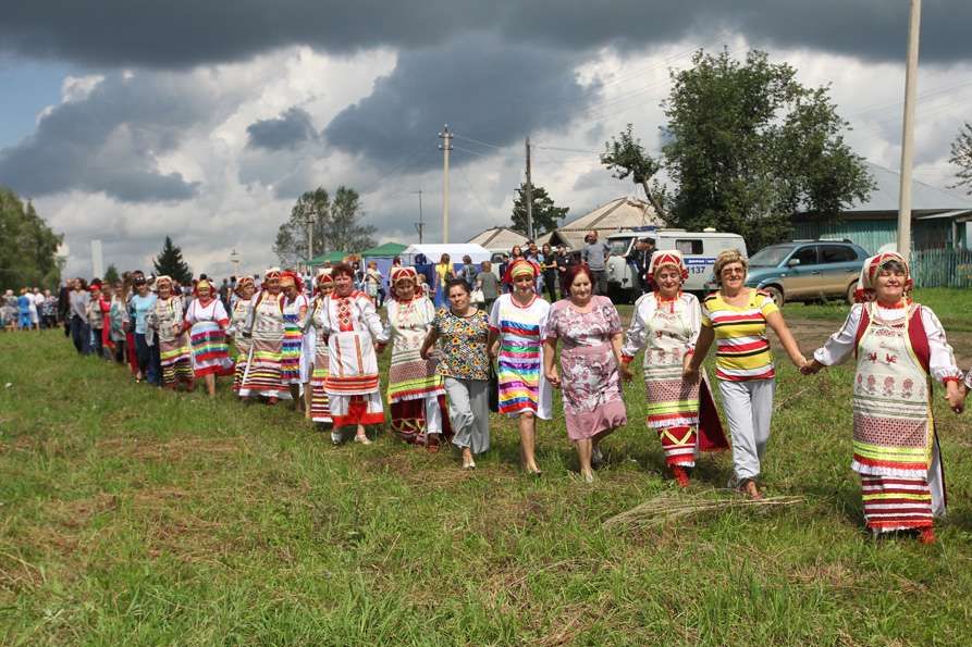 хоровод фестиваля Вастома Ялгат в селе Борисово_Андрей Каспришин_ap22.ru.jpg
