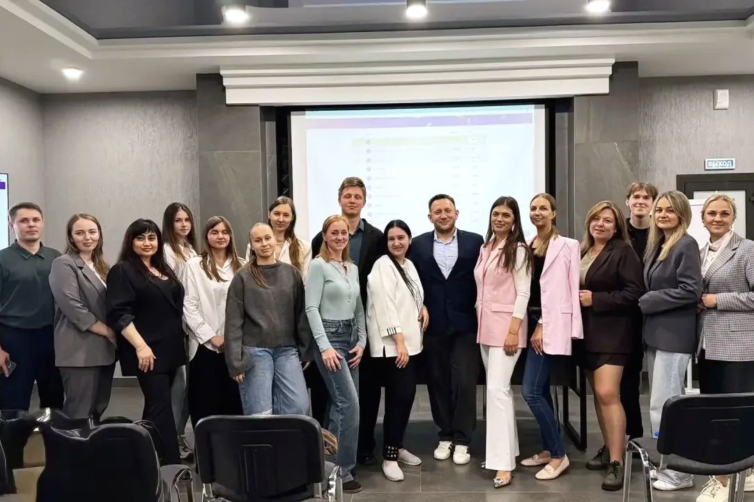 эксперт Островка Олег Пименов на деловом завтраке с отельерами Барнаула_Любовь Рычкова.jpg эксперт Островка Олег Пименов на деловом завтраке с отельерами Барнаула_Любовь Рычкова.jpg
