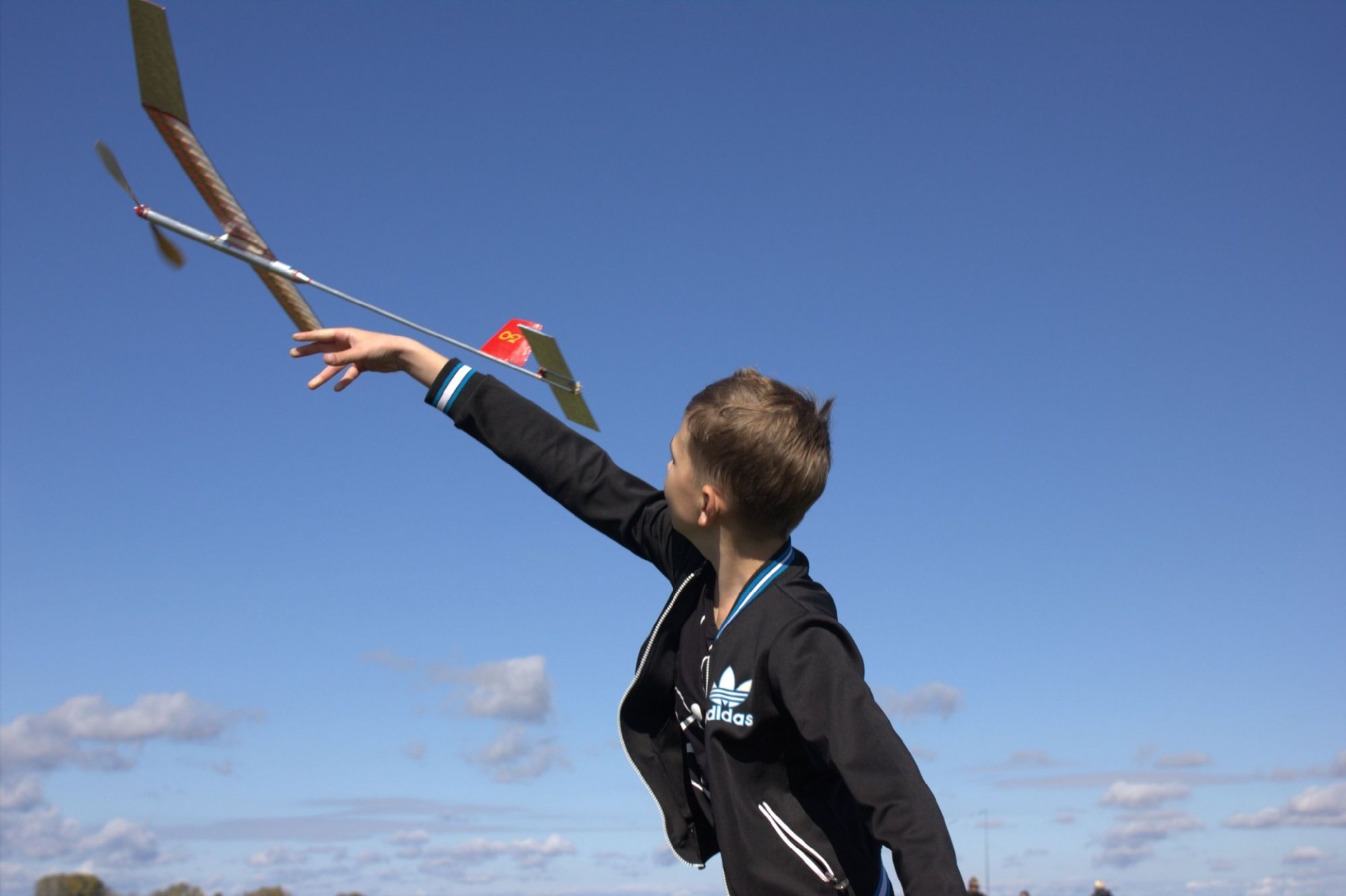 запуск свободнолетающей авиамодели_Федерация авиамодельного спорта АК.jpg