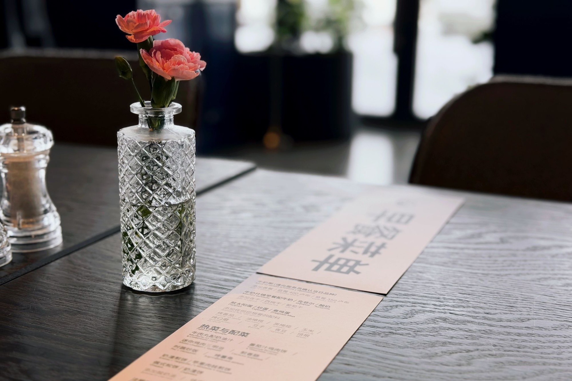 меню на китайском языке в отеле Среди гор_Артем Прокопенко.jpg