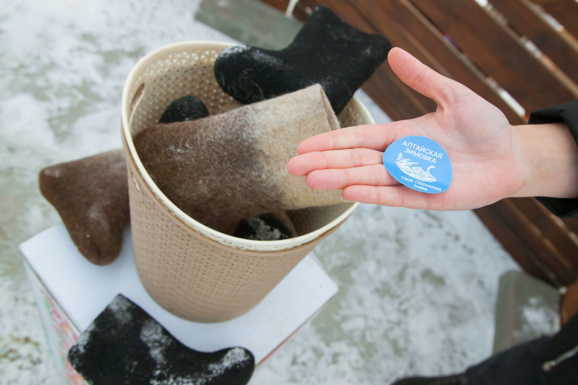 метание валенок на Алтайской зимовке_Владимир Вдовин.jpg