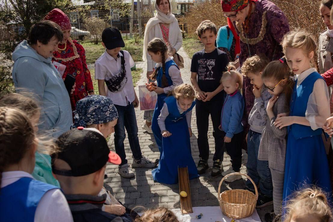 Вероника Бодрова знакомит с обрядами на Красную горку_gornaya-apteka.ru.jpg