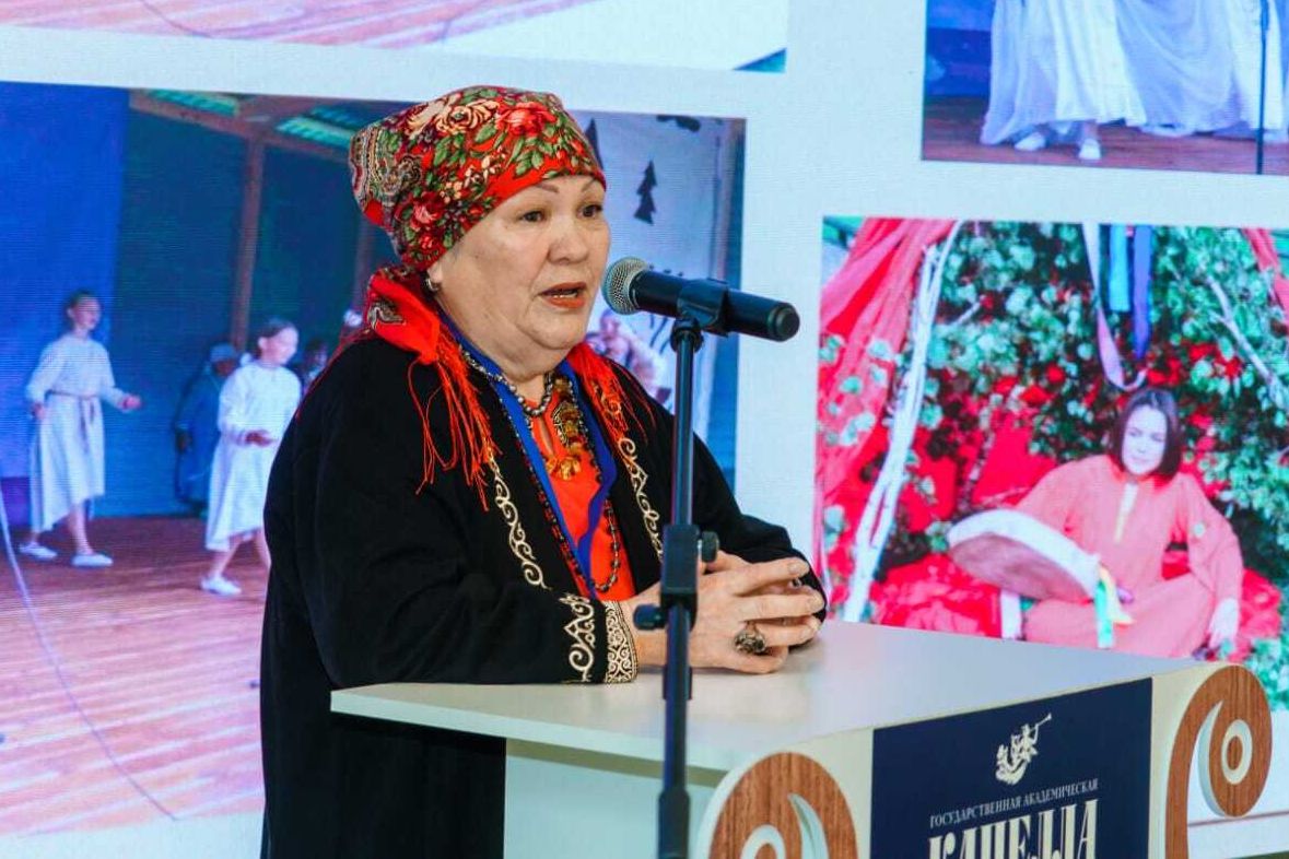 Айша Амирова выступает на смотре этнокультурных центров_krasnogorsk_adm.jpg