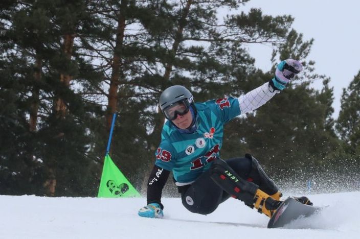 участник соревнований по сноуборду_параллельный слалом_Александр Черный_altaisport.ru.jpg