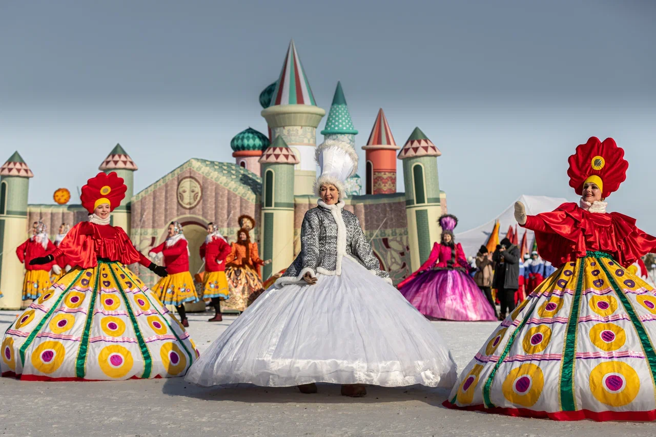 арт-объект замок на Сибирской Масленице_Татьяна Лопатина.jpg