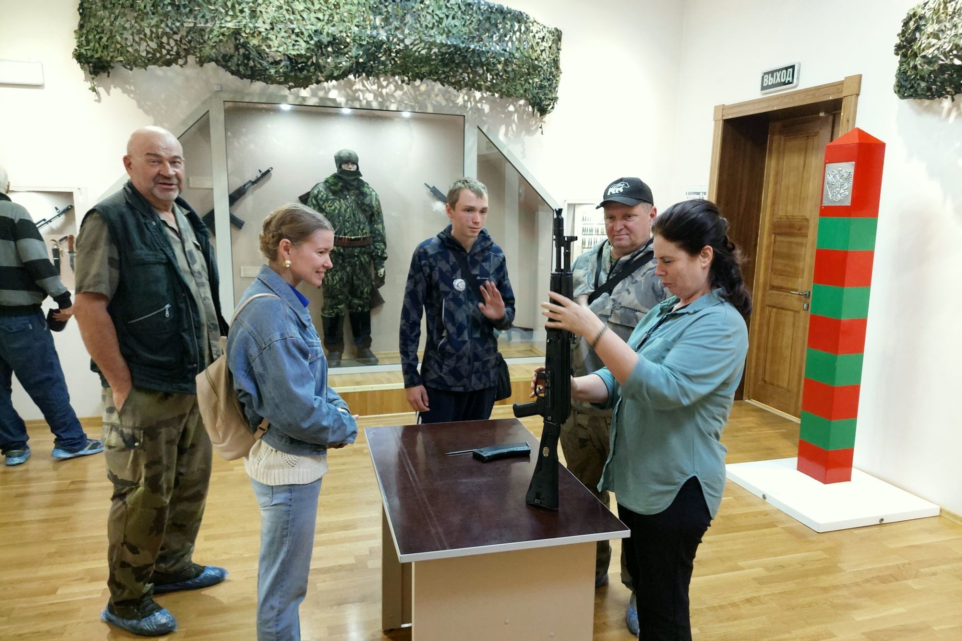 участники автопробега в музее Михаила Калашникова_Михаил Павлов.jpg