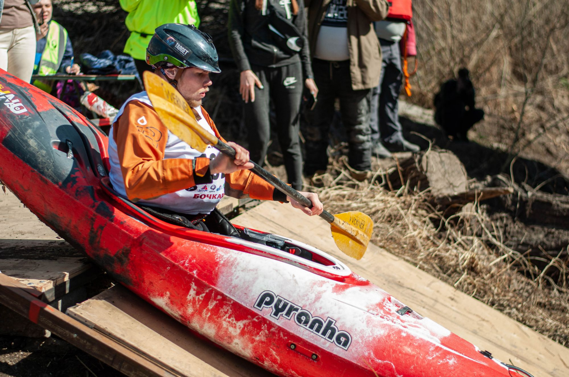 участник соревнований каяк-кросс на Барнаулке_katun24.ru.jpg