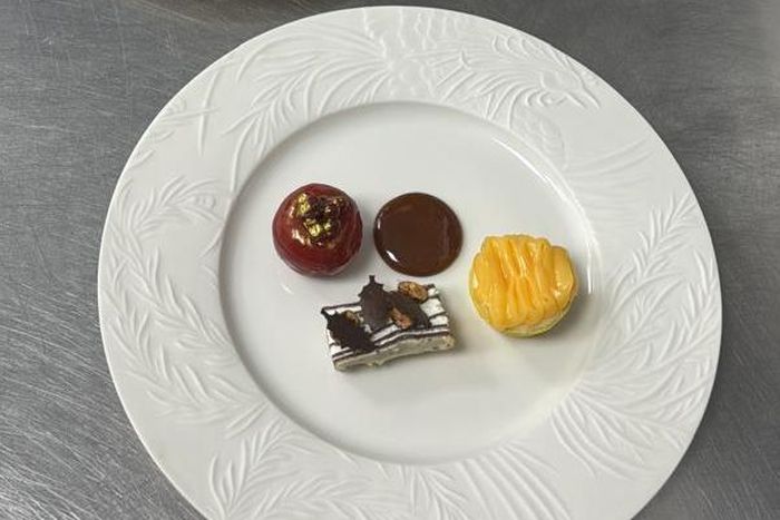 конкурсный десерт сборной Алтайского края на чемпионате по кулинарии_ресторан Ползунов.jpg