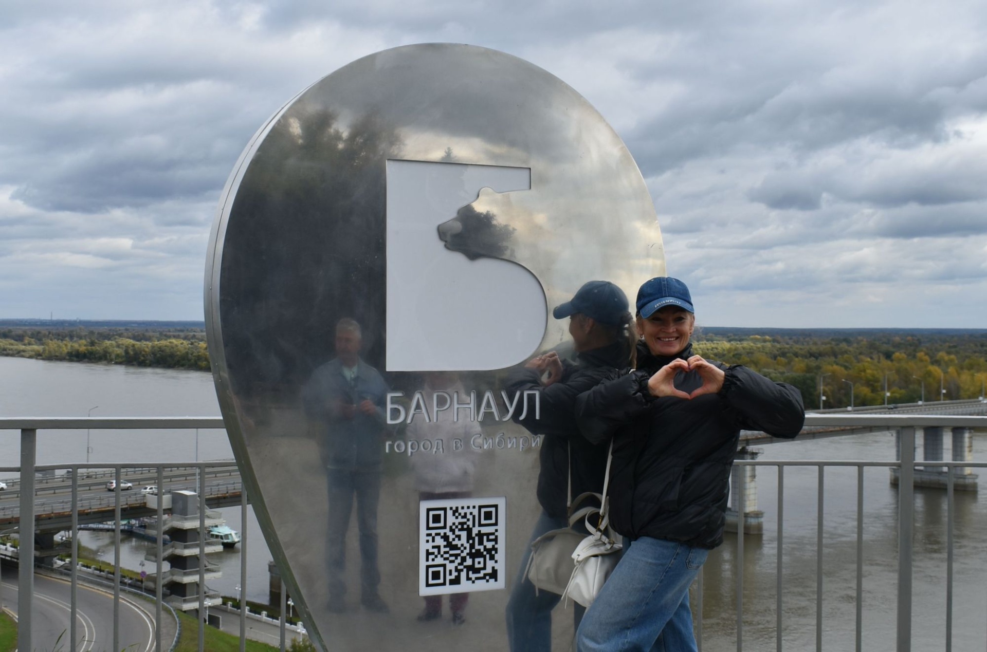 участники экскурсии по Нагорному парку с Экскурсионным центром Барнаул_barnaulexkurs.jpg