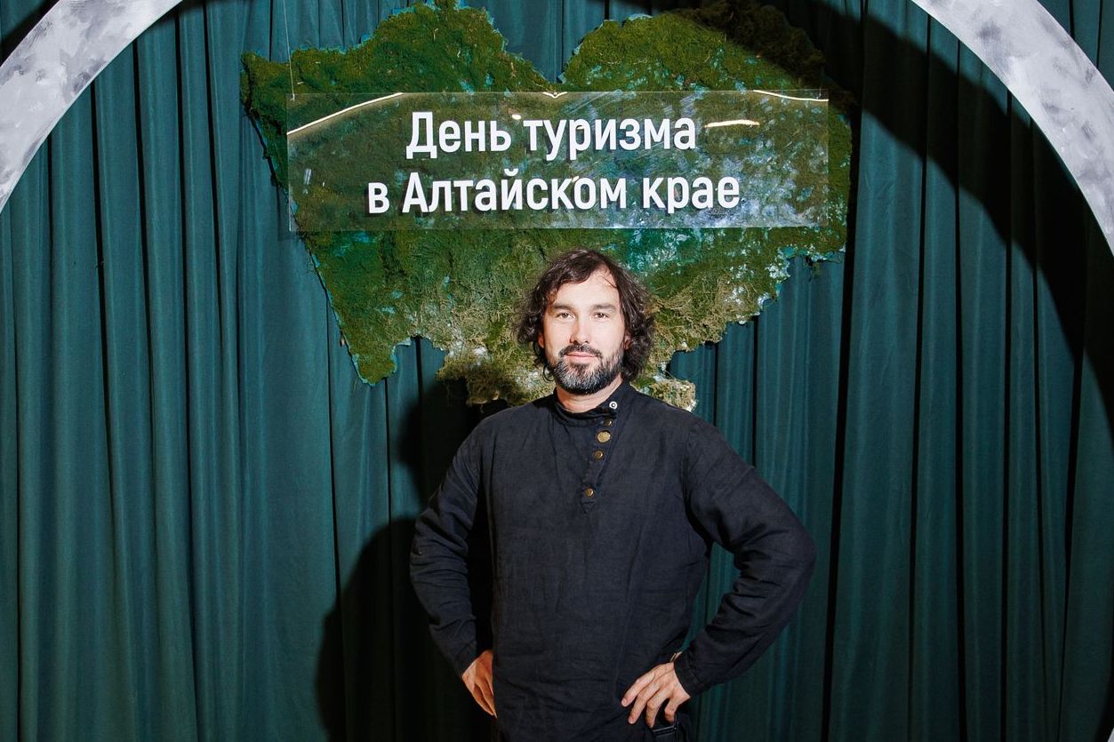 Андрей Мытник в фотозоне День туризма в Алтайском крае_Евгений Петров.jpg Андрей Мытник в фотозоне День туризма в Алтайском крае_Евгений Петров.jpg