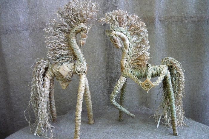 коники из рогоза Полины Гладких_Змеиногорочка.jpg