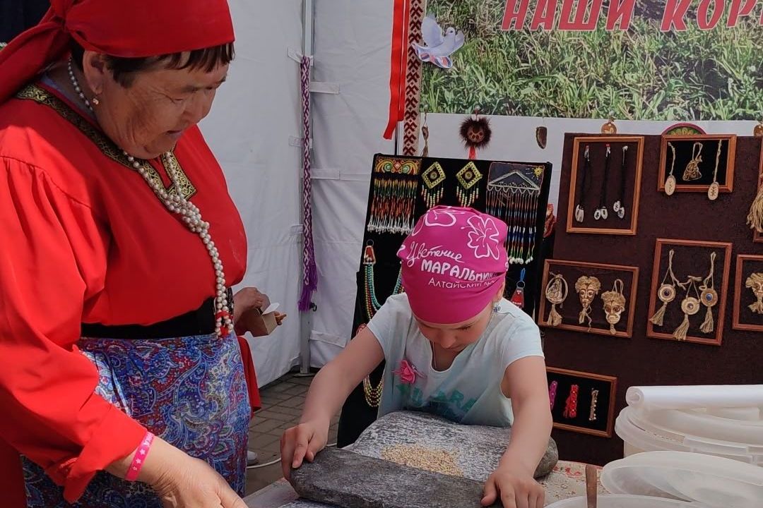 кумандинцы Красногорского района на фестивале Цветение маральника_Татьяна Калашникова.jpg кумандинцы Красногорского района на фестивале Цветение маральника_Татьяна Калашникова.jpg