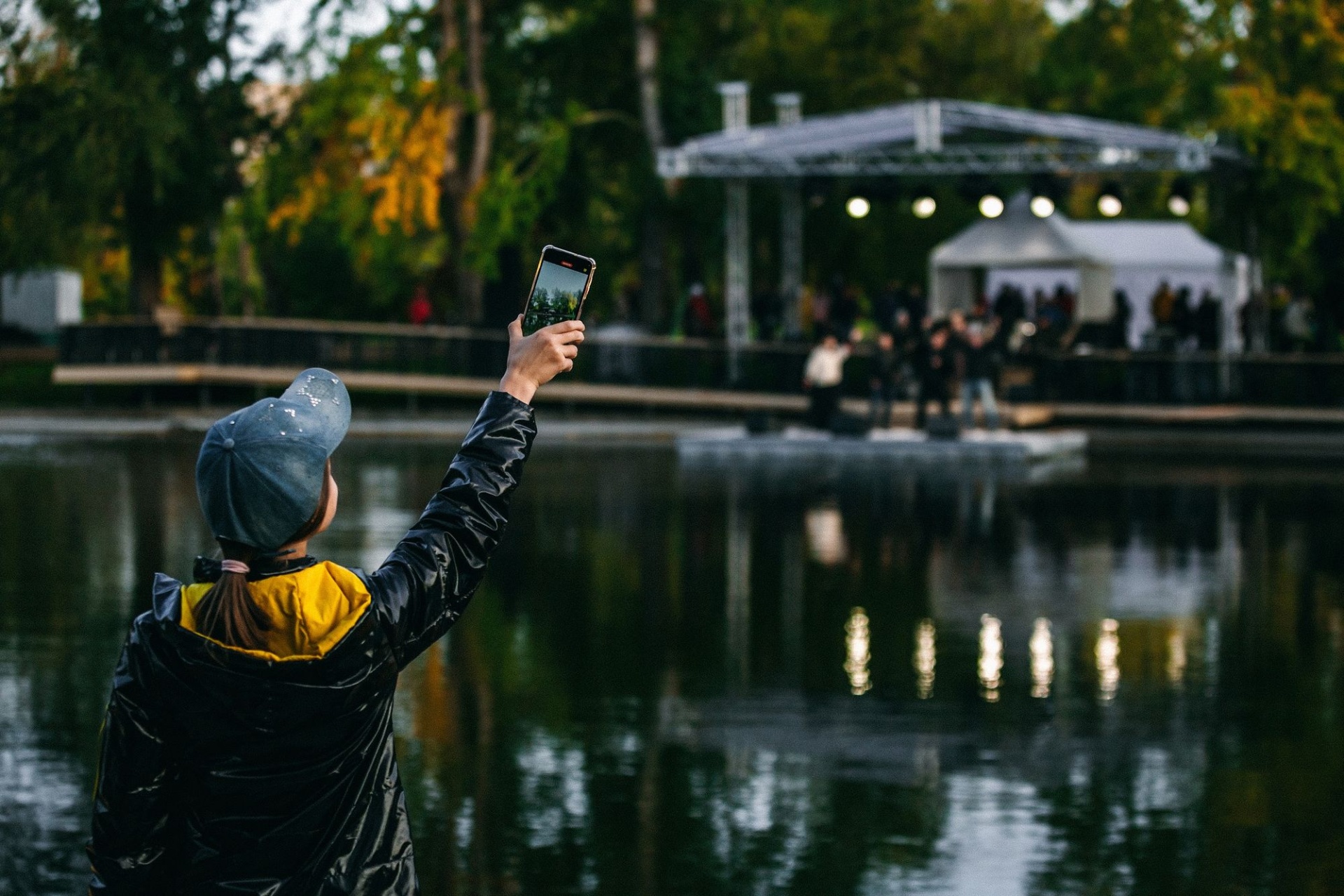 бардовский фестиваль на озере парка Изумрудный_Елена Захарова.jpg