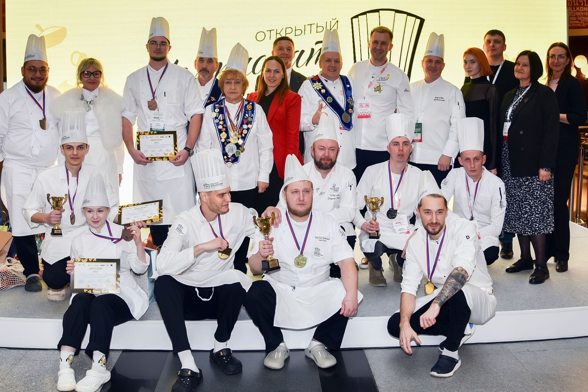 победители и жюри чемпионата по кулинарии в Новосибирске_Александр Свирщевский.jpg
