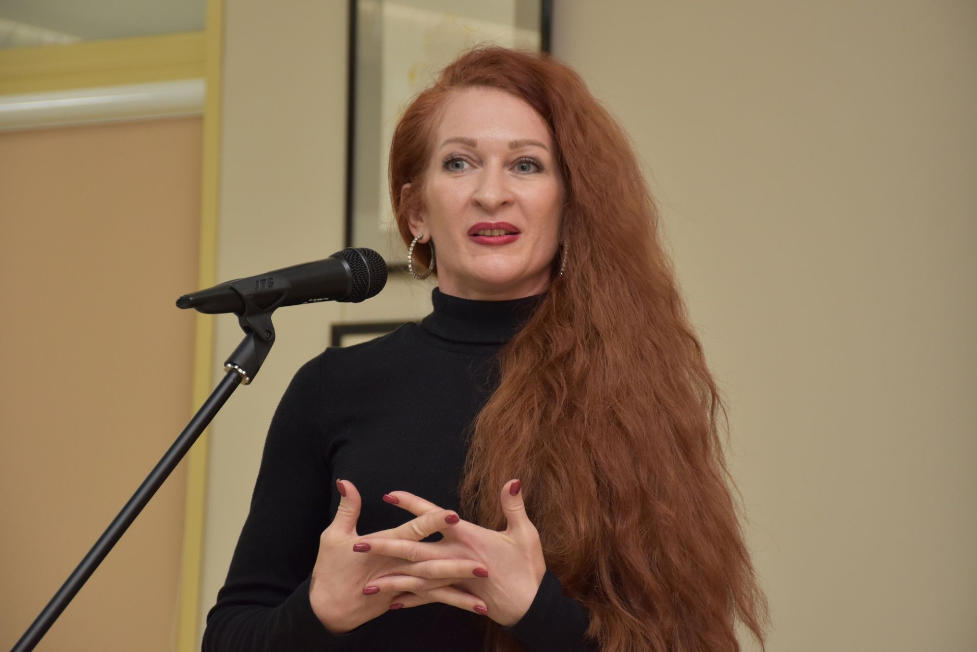 Натали Басенок - ведущая лингвоклуба Шишковки_lingvoclub_akunb.jpg