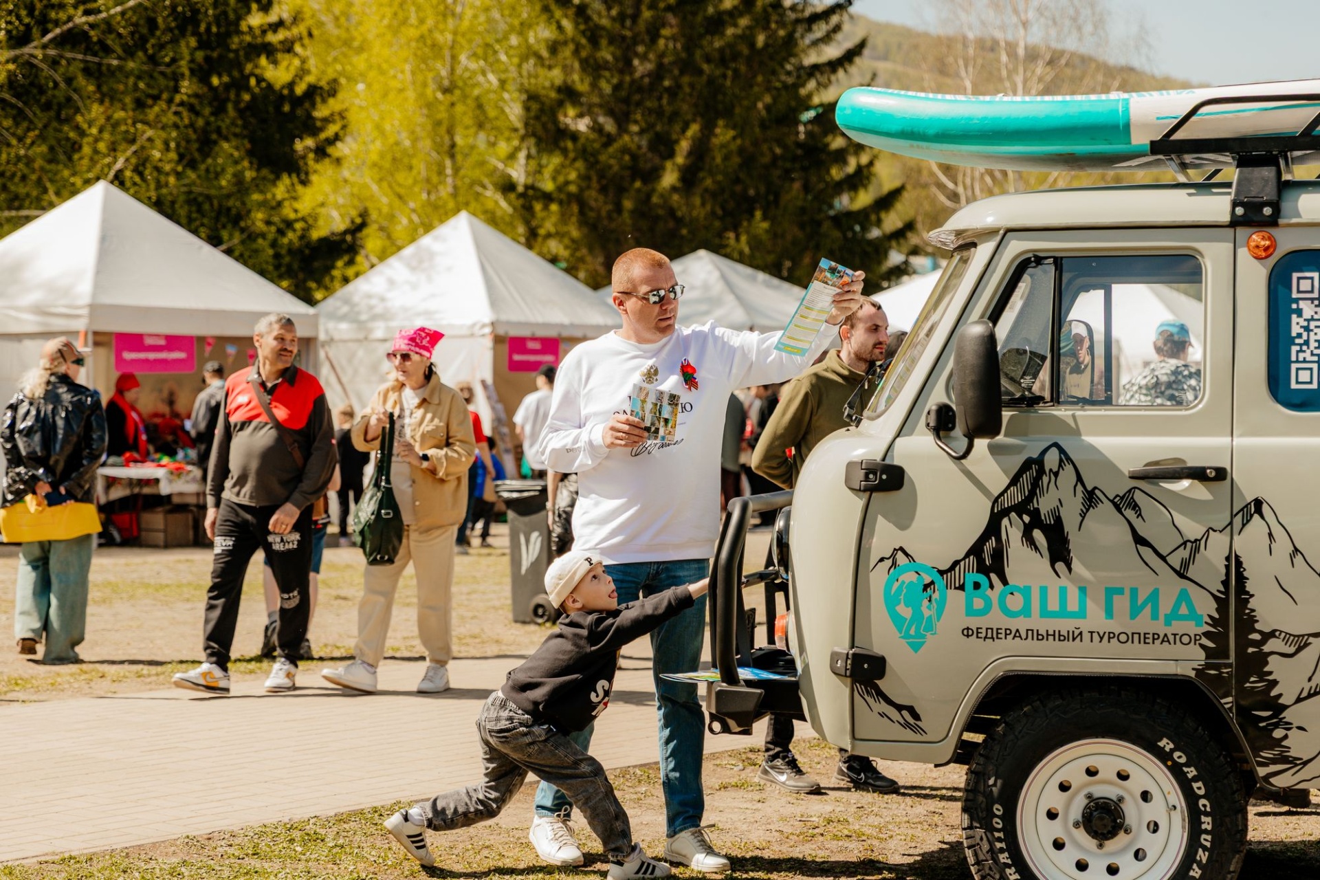 туристический транспорт на фестивале Цветение маральника_Татьяна Алдабаева.jpg