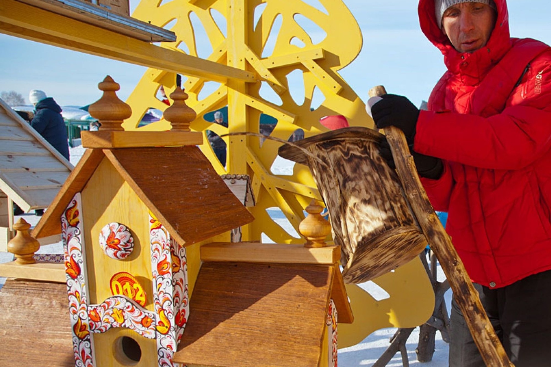монтаж конкурсных скворечников на Сибирской Масленице_sibmaslenica.jpg