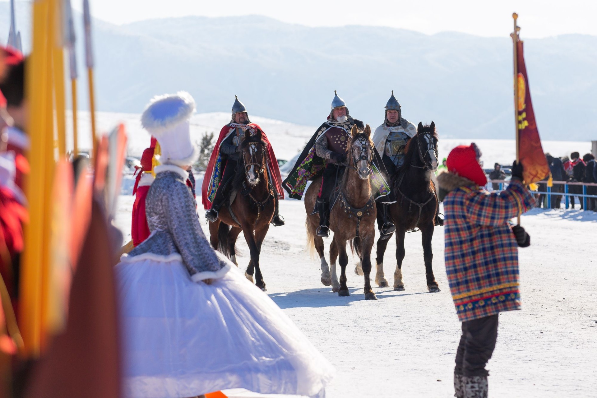 конные богатыри на Сибирской Масленице_Всеволод Клещев.jpg