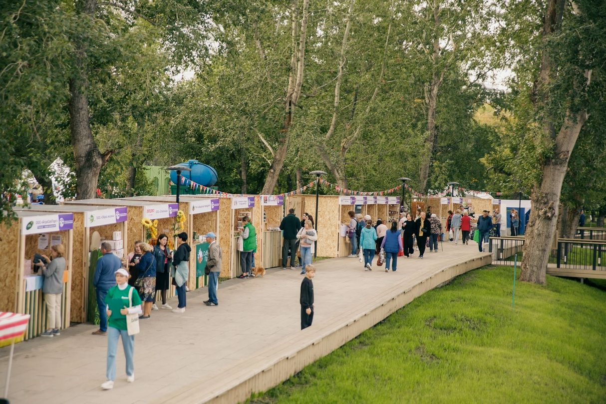 торговые ряды фестиваля Алтайские бренды_Маша Дмитриева.jpg