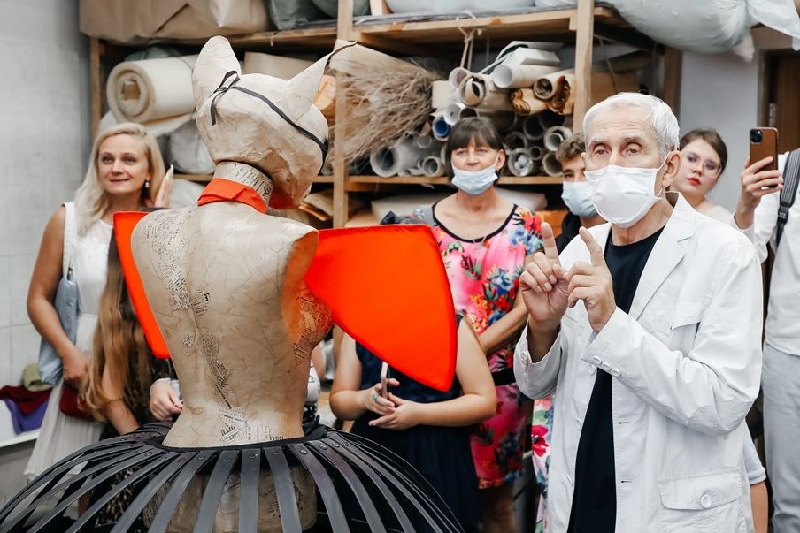 на экскурсии по Молодежному театру Алтая_mta-barnaul.ru.jpg