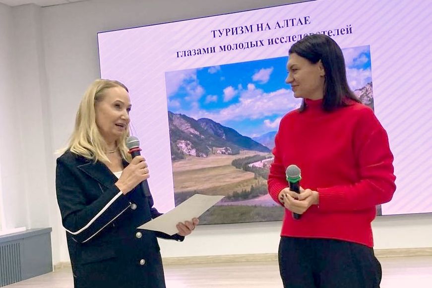Елена Седых на студенческой конференции в АлтГУ_geoasu.jpg