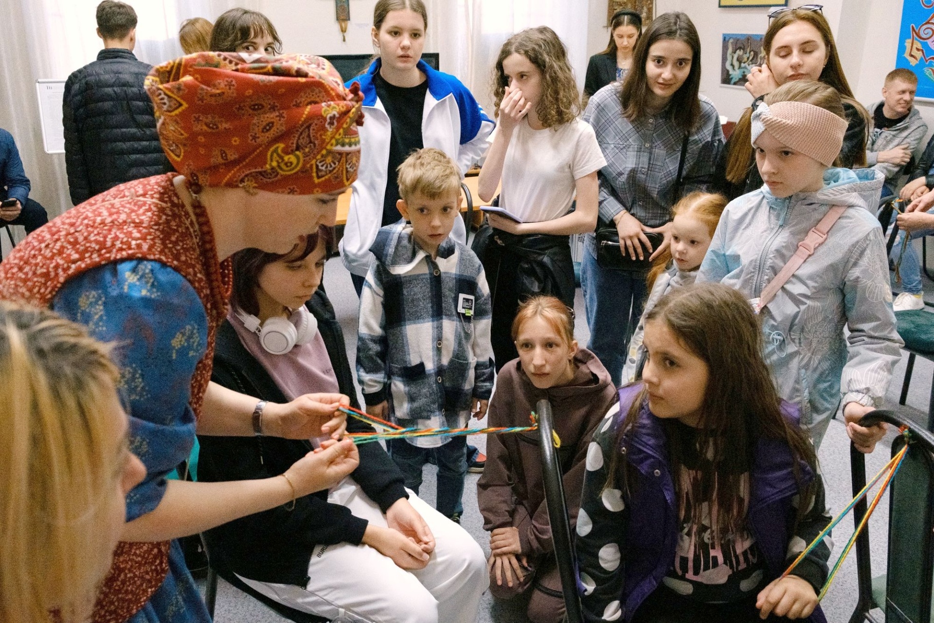 урок ткачества на пальцах в Художественном музее_muzeighmak.jpg